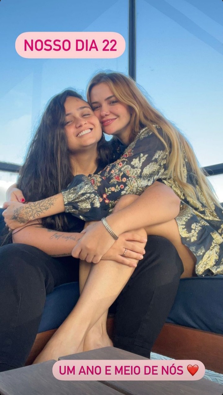 Marcela McGowan e Luiza celebram um ano e meio juntas (Foto: Reprodução/Instagram)