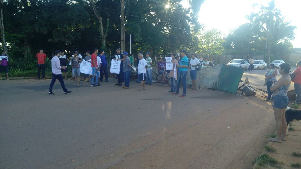 Moradores Fecham Rua Em Protesto Para Retorno De Obras No Bairro Calafate Em Rio Branco Acre G1 