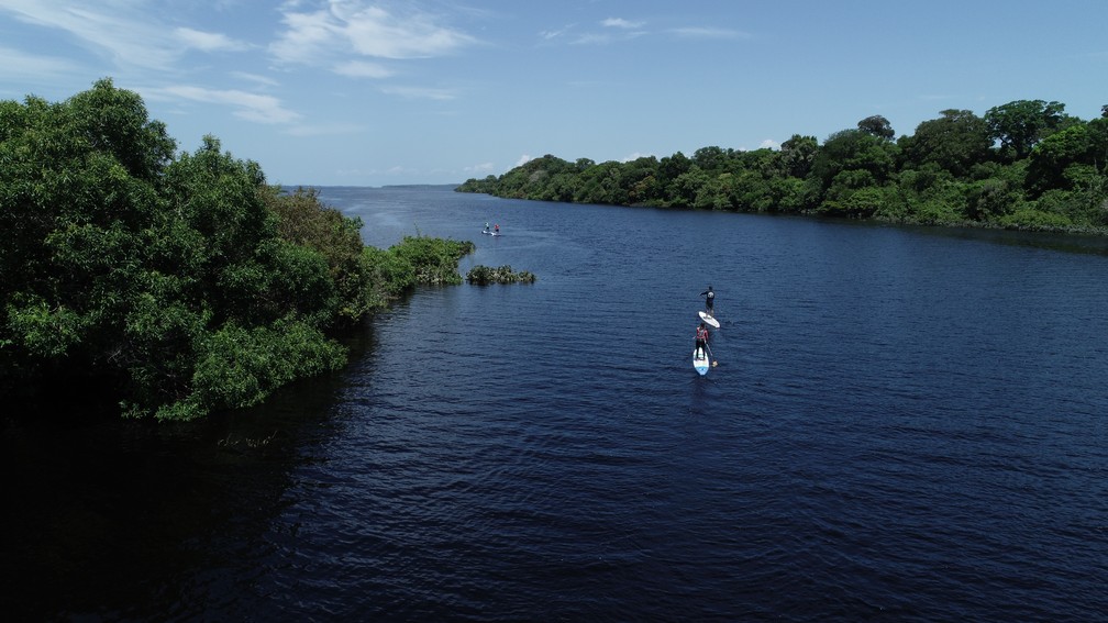 Atletas se perdem em meio Ã  imensidÃ£o do Rio Negro â€” Foto: Lucas Munhoz