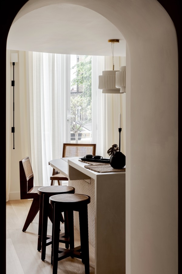 Em Londres, apartamento de 80 m² abusa das texturas e dos formatos orgânicos (Foto: Vigo Jansons)