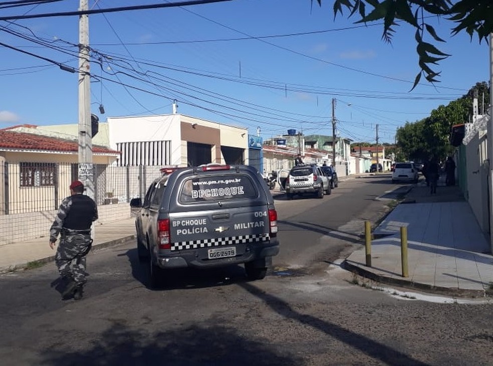 Tentativa de assalto aconteceu na manhã desta sexta-feira (11) em Candelária, na Zona Sul de Natal — Foto: Marksuel Figueredo/Inter TV Cabugi