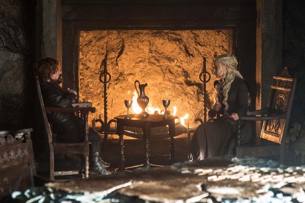 Novamente veremos os conselhos de Tyrion para Daenerys. Será que dessa vez a Mãe dos Dragões o escuta? (Foto: Divulgação)