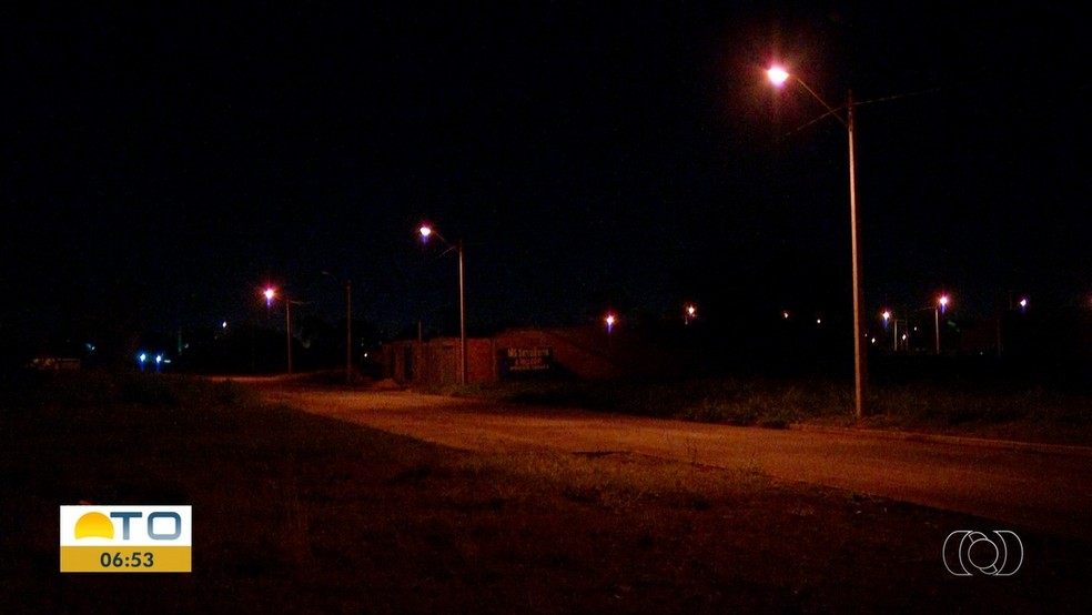 Escuridão preocupa moradores da 1.603 Sul — Foto: Reprodução/TV Anhanguera