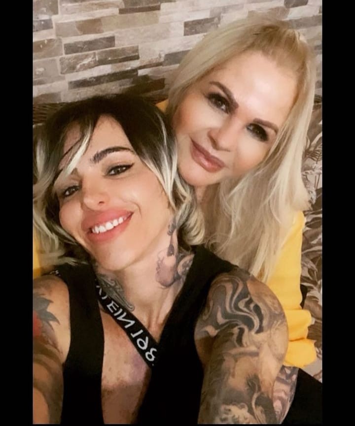 Monique Evans defende companheira que foi presa por furto de perfume no Aeroporto de Confins; VEJA VÍDEO