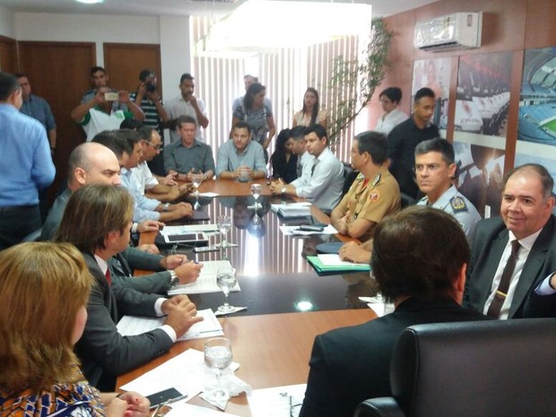 Governador Robinson Faria se reuniu com a cúpula da segurança pública e representantes do movimento (Foto: Fred Carvalho/G1)