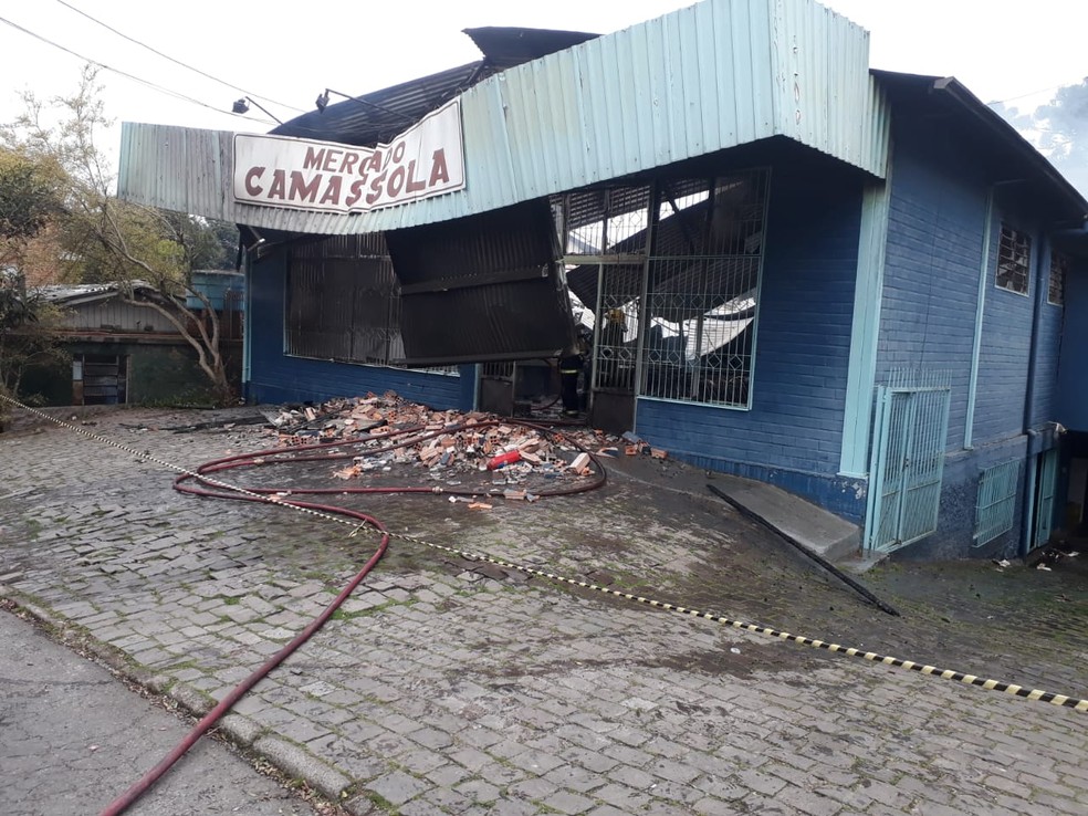 mercado fica destruido apos incendio em caxias do sul rio grande do sul g1