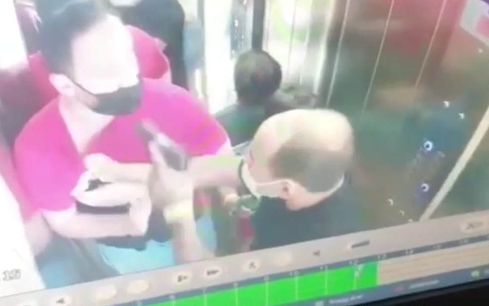 Homem faz ameaça a outro com arma dentro de elevador na frente de criança em Caldas Nova — Foto: Reprodução/TV Anhanguera