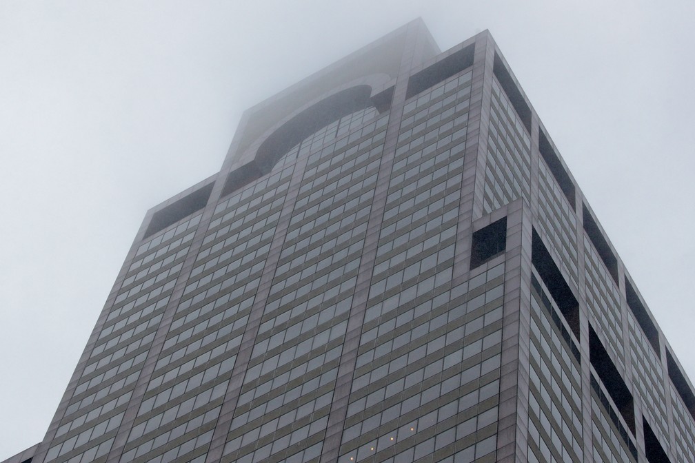 Edifício em Nova York onde helicóptero sofreu acidente nesta segunda-feira (10) — Foto: Brendan McDermid/Reuters
