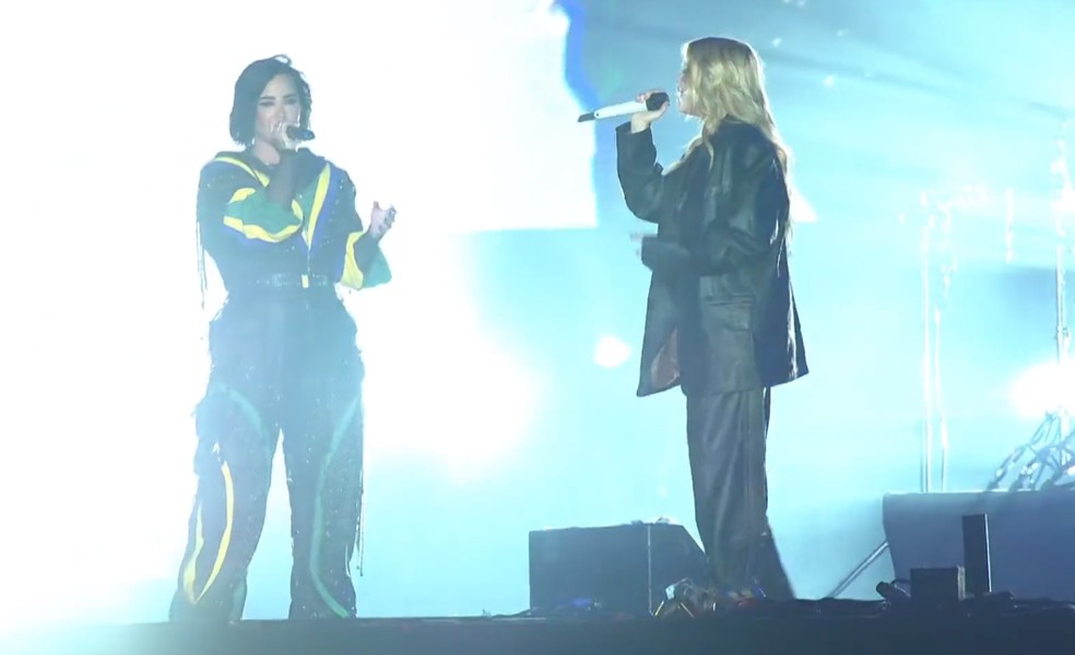 Demi Lovato e Luísa Sonza cantam juntas no The Town — Foto: Reprodução