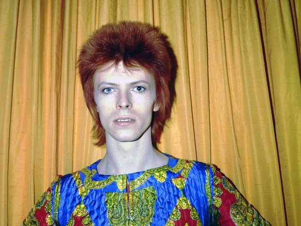 NEW YORK - 1973: Rock and roll musician David Bowie poses for a portrait dressed as 'Ziggy Stardust' in a hotel room in 1973 in New York City, New York. (Photo by Michael Ochs Archives/Getty Images)  (Foto: Getty Images)