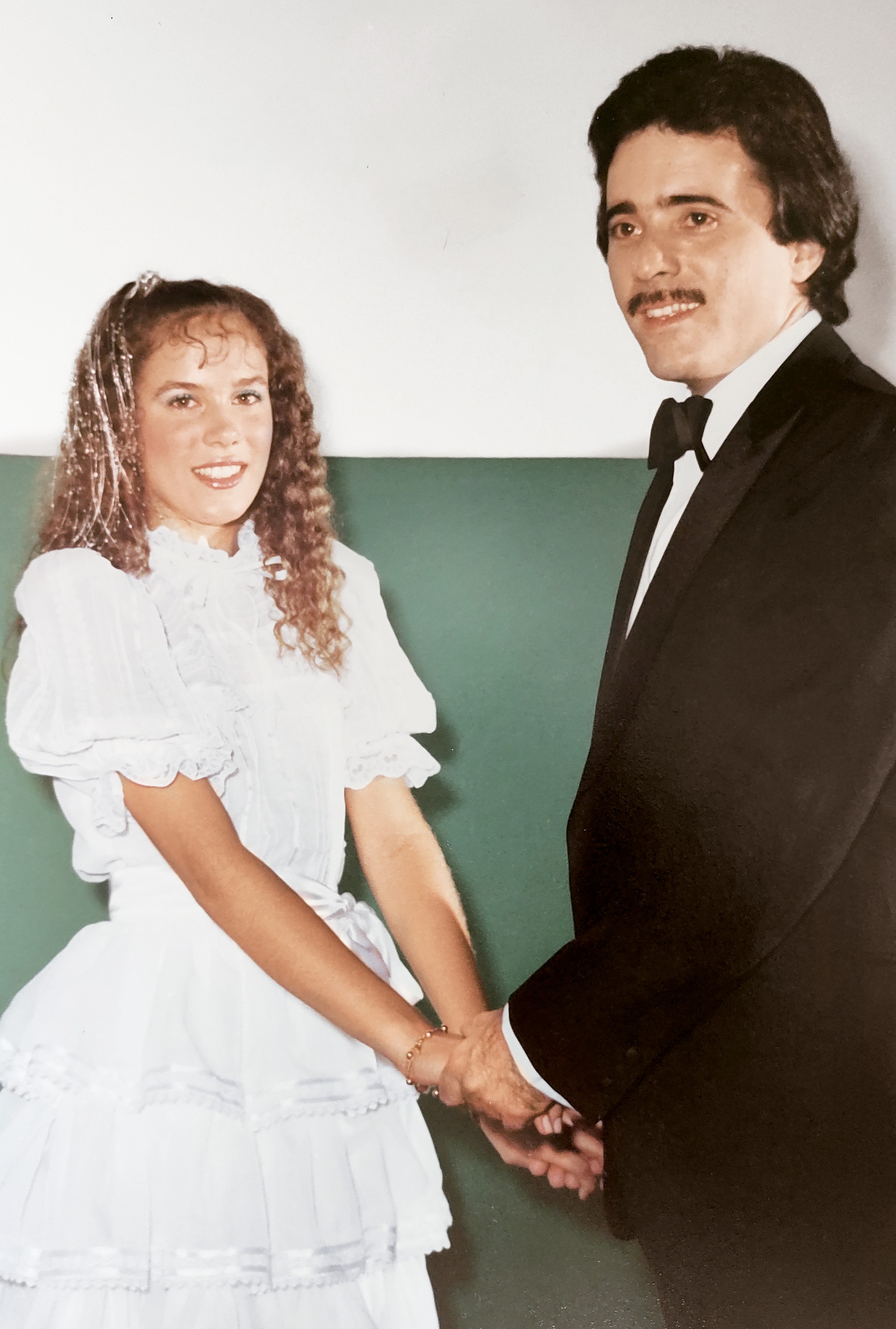 Quando éramos príncipes: Tony Ramos, na época com 36 anos, foi o príncipe no baile da hoje apresentadora Regina Volpato (Foto: acervo pessoal)