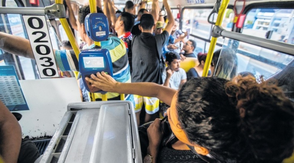 Botão 'Nina' registra 930 denúncias de assédio a mulheres em ônibus de Fortaleza em menos de 4 meses — Foto: Thiago Gadelha / Sistema Verdes Mares
