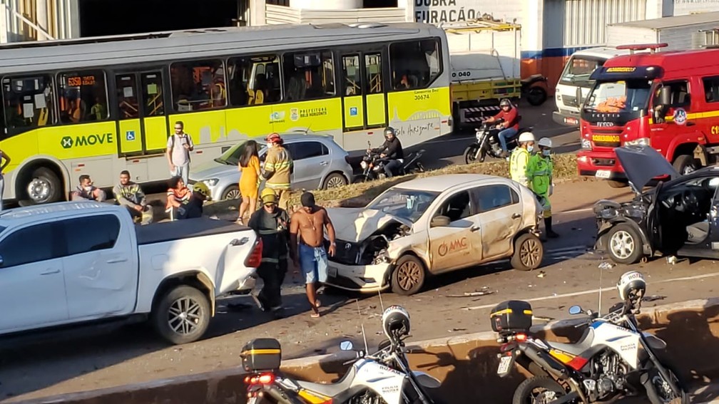 Acidente aconteceu no Anel Rodoviário, altura no bairro Betânia, no sentido Vitória. — Foto: Carlos Eduardo Alvim/TV Globo