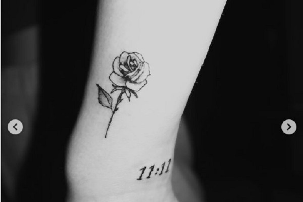 Uma das novas tatuagens feitas por Sami Sheen, filha de Charlie Sheen com Denise Richards (Foto: Instagram)