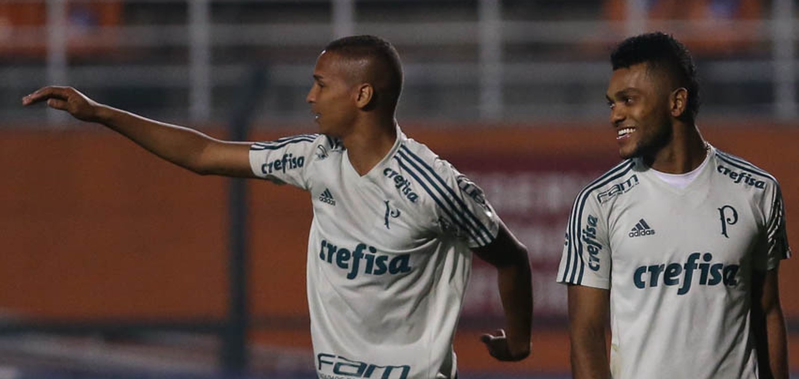  Deyverson ou Borja? Cuca fala sobre enquete e explica escolha no Palmeiras