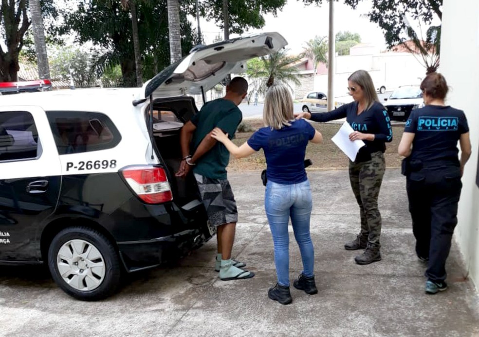 Durante briga em propriedade na zona rural de Garça, homem acertou golpe de faca no rosto da esposa — Foto: Polícia Civil/Divulgação