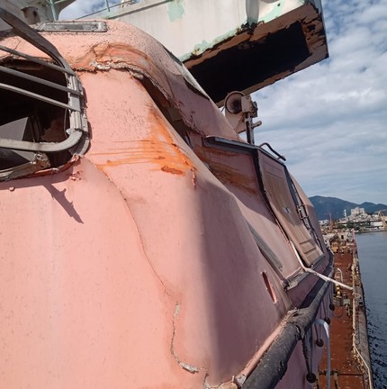 Avarias sofridas pelo navio São Luiz, que colidiu com a Ponte Rio-Niterói — Foto: Divulgação