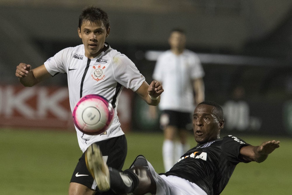 Romero quebra silêncio após derrota do Corinthians e cogita repetir selfie