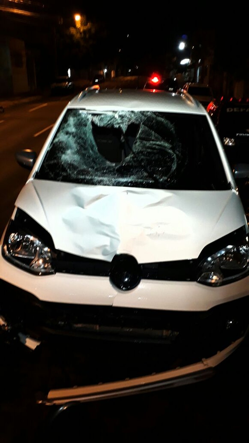 Carro ficou com a frente destruída (Foto: José Aparecido/TV Morena/Arquivo)