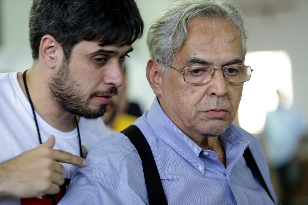 Eurico Brandão e seu pai, Eurico Miranda, na eleição do Vasco de 2014 — Foto: Rafael Moraes
