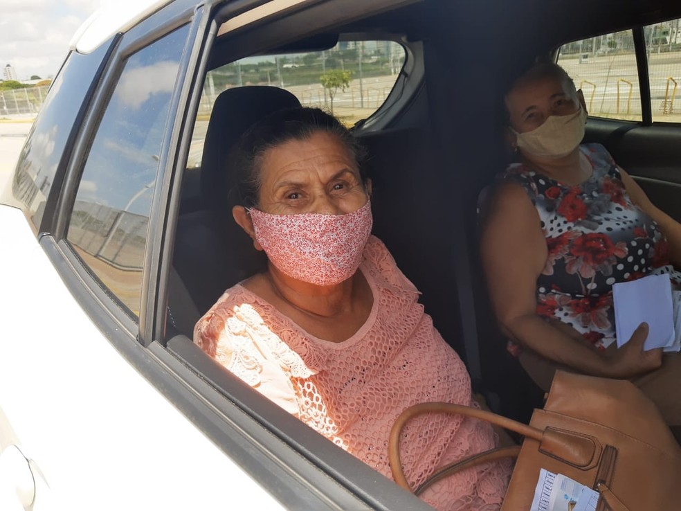 Imaculada Conceição de Oliveira Miranda, 73 anos, foi a quatro pontos de vacinação nesta segunda, mas não conseguiu ser vacinada — Foto: Lucas Cortez/Inter TV Cabugi