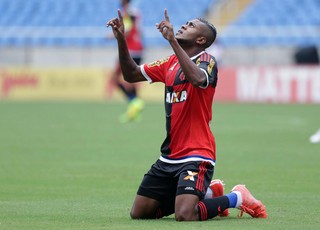 Inter elogia Cirino, mas vê negociação complicada com quatro frentes