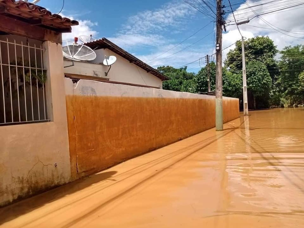 Nível do rio Carangola começa a baixar em Porciúncula e Natividade, no RJ