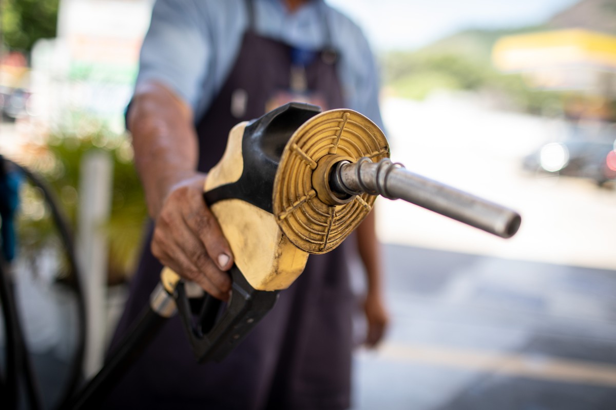 Dois dias ap&oacute;s governo anunciar pacote para subsidiar combust&iacute;veis, Petrobras refor&ccedil;a pol&iacute;tica de pre&ccedil;os