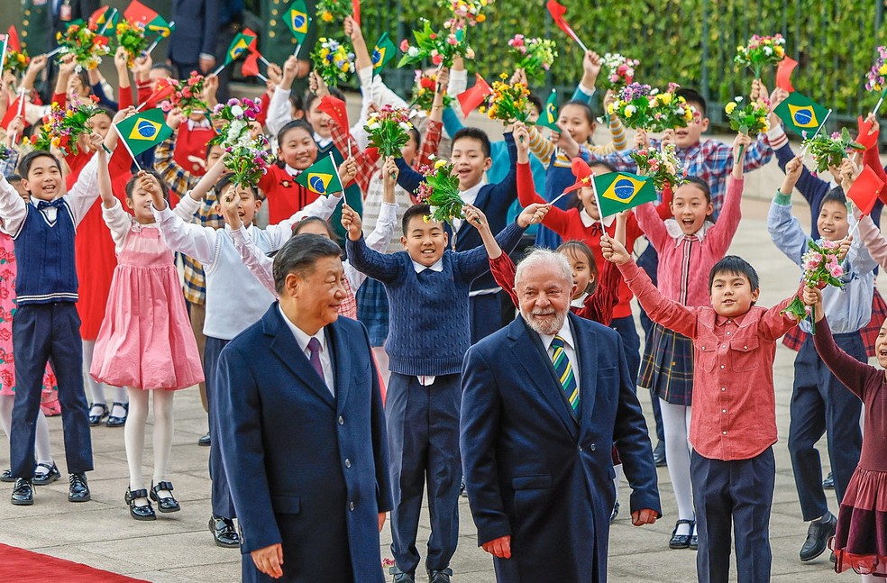 Lula e Xi Jinping durante encontro em Pequim, na China. &mdash; Foto: Ricardo Stuckert/Handout via REUTERS