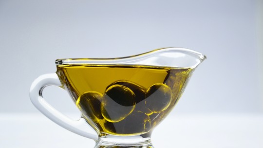 Azeite de oliva pode ser usado como demaquilante? Nós investigamos 