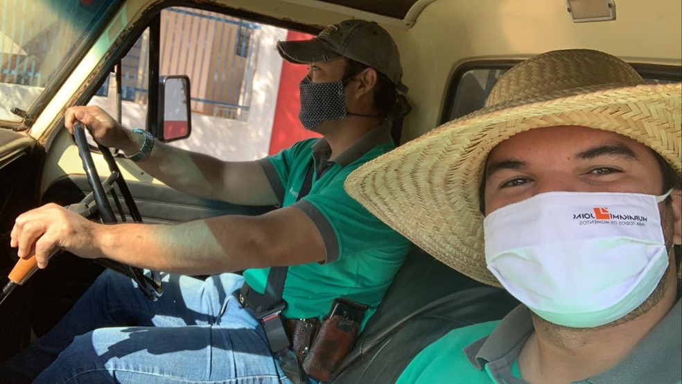 Adriano Takashi Moriya e Gabriel Zin Vascon são os responsáveis pela produção de conteúdo dos sítios São Francisco e Tropical — Foto: Gabriel Zin Vascon/Cedida