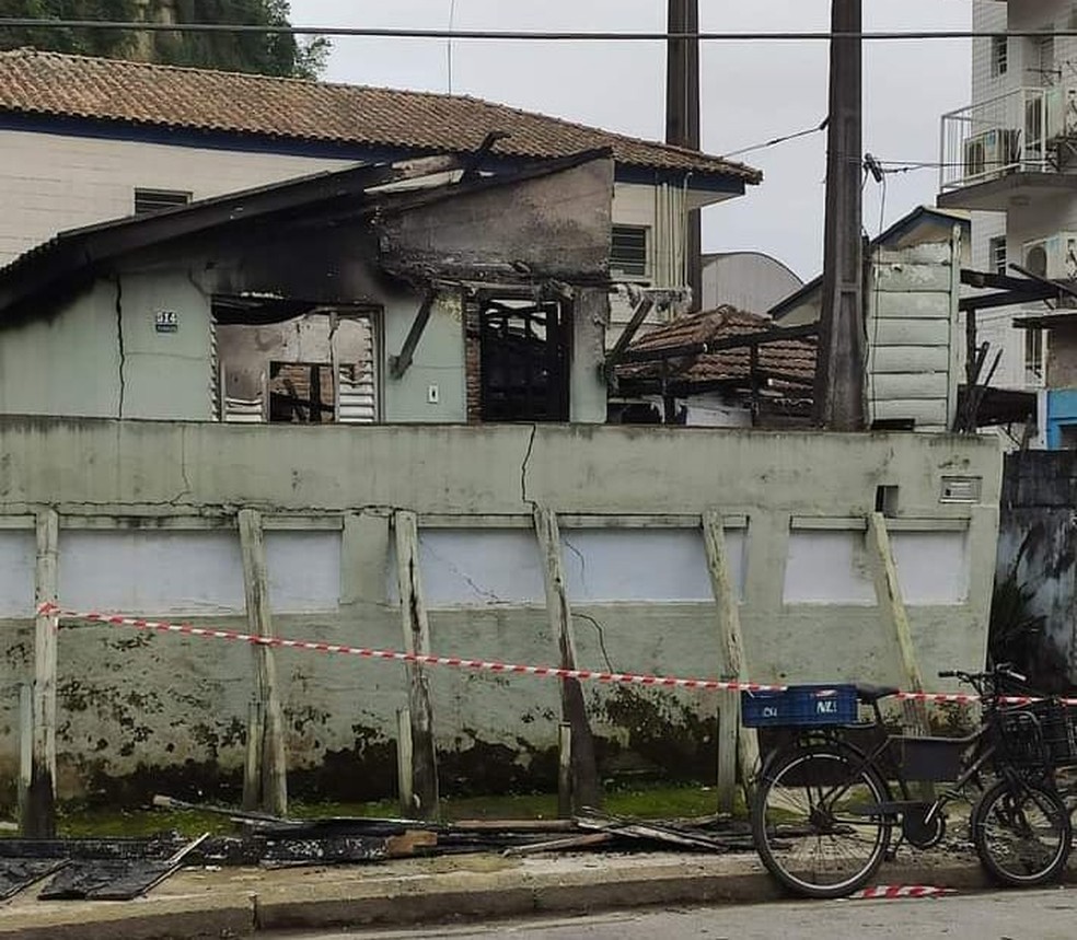 Família perdeu casa durante incêndio causado por curto-circuito em Santos, SP — Foto: Arquivo Pessoal