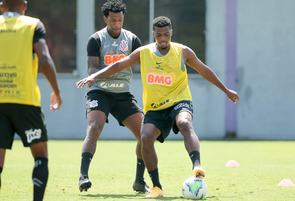 Dupla de zaga se consolida no Corinthians, mas tem prazo de validade