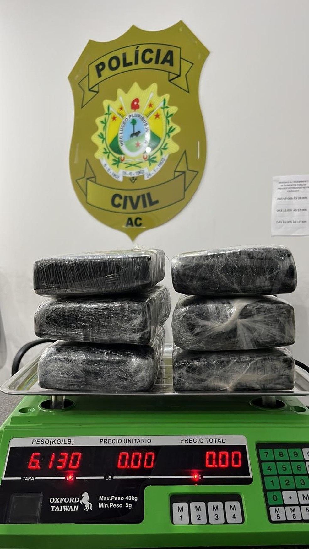 Mulher estava transportando droga para Feijó no interior do Acre  — Foto: Asscom/Polícia Civil