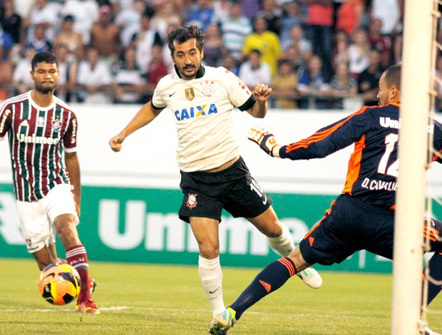 Douglas Corinthians e Fluminense (Foto: Bê Caviquioli / Agência estado)