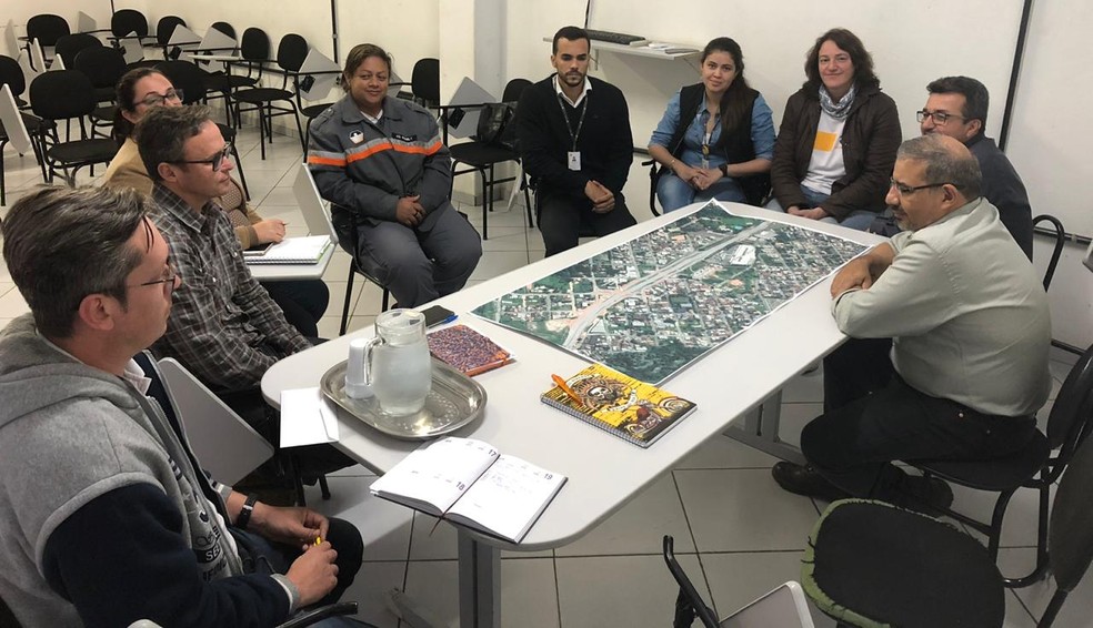 Servidores da Settrans e membros da Nascentes das Gerais discutem criação de cronograma em Divinópolis — Foto: Prefeitura de Divinópolis/ Divulgação 