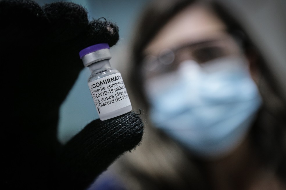 Ministério da Saúde oriente que vacinas da Pfizer devem ser usadas para o reforço — Foto: Secom-DF