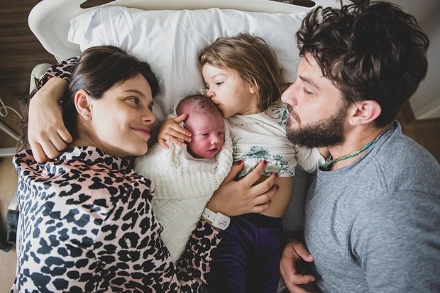 Laura Neiva dá à luz a José (Foto: Reprodução/Instagram)