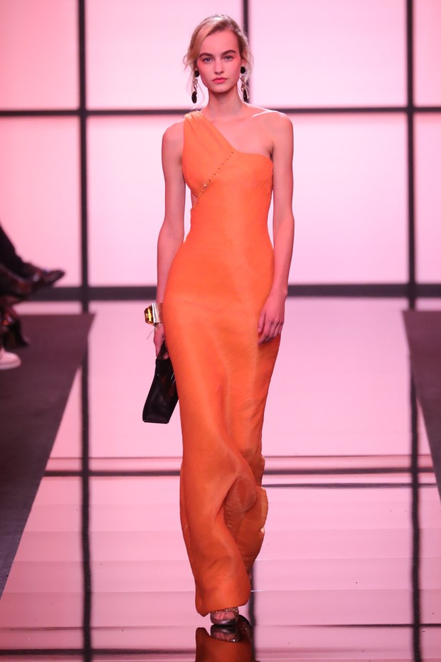 #SuzyCouture Armani Privé: Orange Adds Juice To Summer Couture - Vogue | en