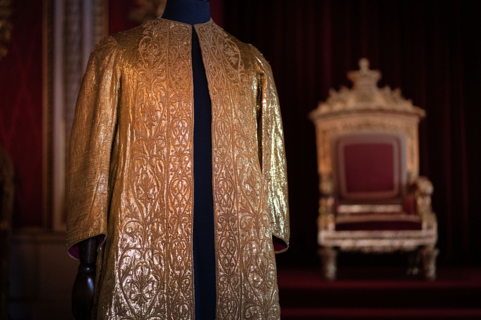Algumas das peças que Charles III usará na cerimônia de coroação — Foto: divulgação
