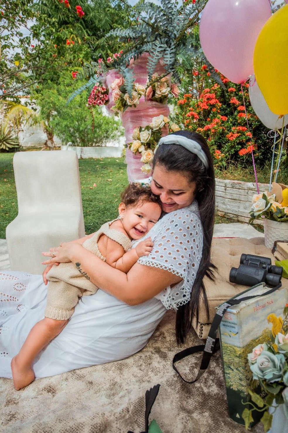Mãe se divide entre maternidade e profissão — Foto: Allana Aryanne