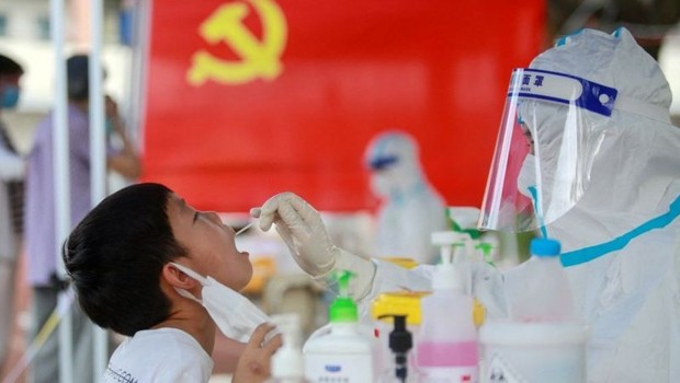 BBC A cidade de Yangzhou, na província oriental de Jiangsu, promoveu várias rodadas de testes (Foto: Getty Images via BBC)