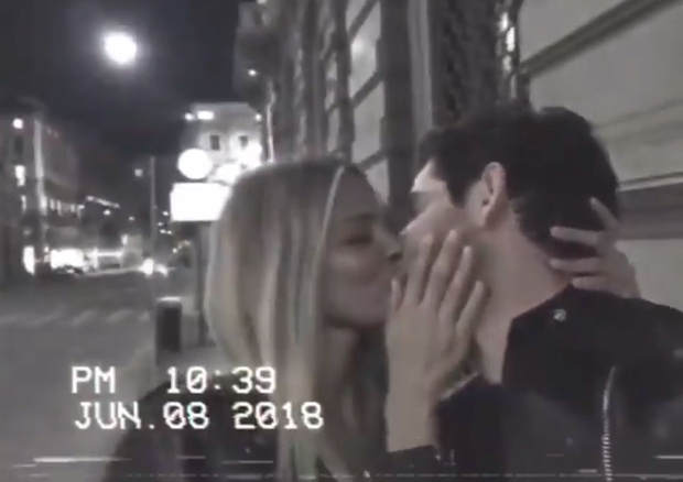 Pato e namorada beijam muito em vídeo (Foto: Reprodução/Instagram)