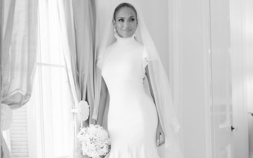 Jennifer Lopez usou um vestido de noiva de 43kg para o filme Casa Comigo?  - Vogue