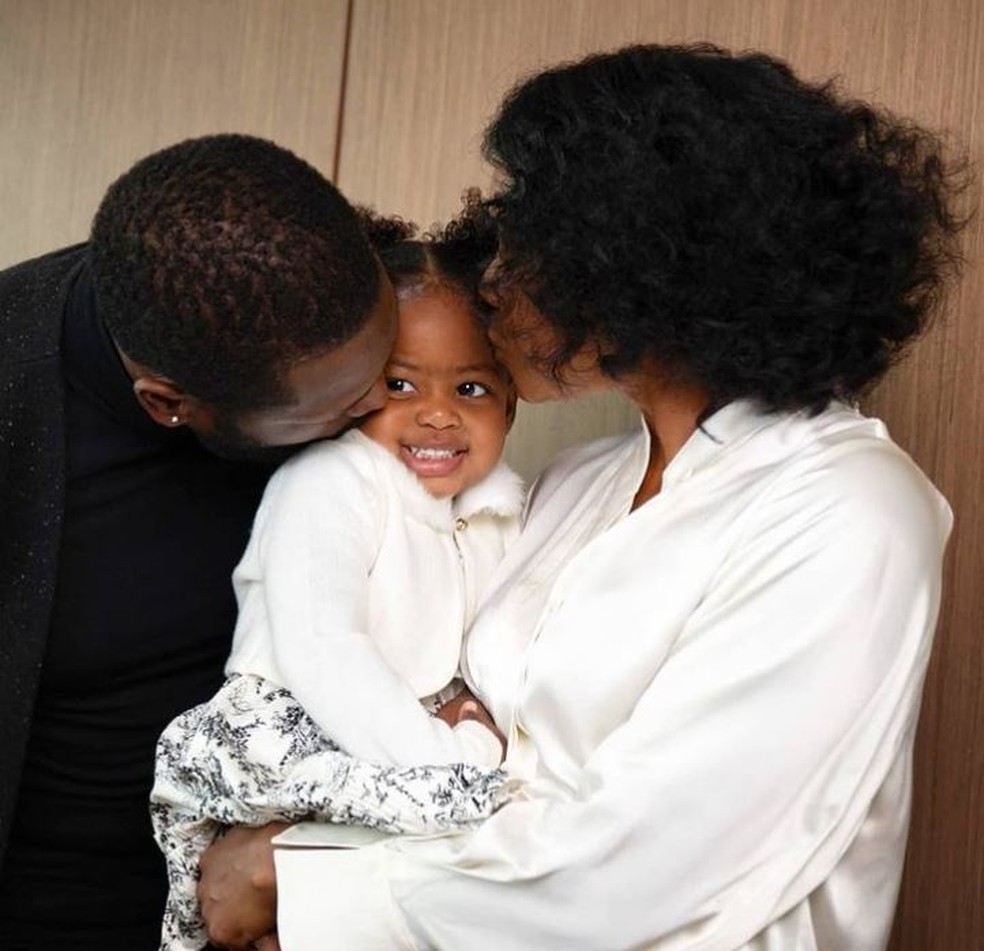Dwyane Wade e Gabrielle Union com a filhinha deles, Kaavia — Foto: Reprodução Instagram