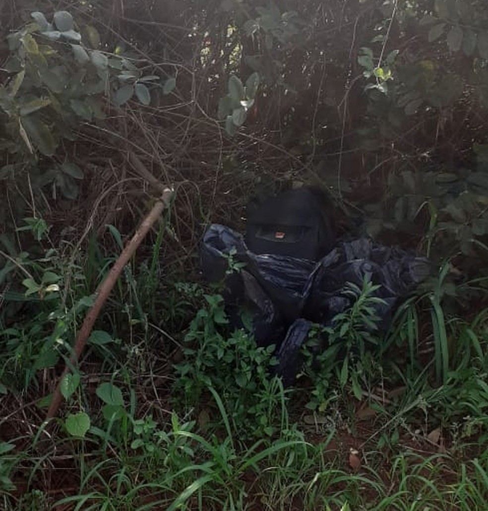 Mais de 12 quilos de maconha foram encontrados em mochila abandonada em Martinópolis (SP) — Foto: Polícia Civil