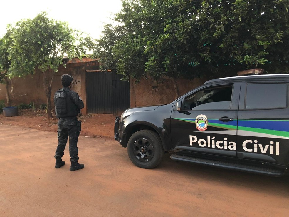 Policiais cumpriram 10 mandados de busca durante operação Osíris em MS — Foto: Polícia Civil/Divulgação