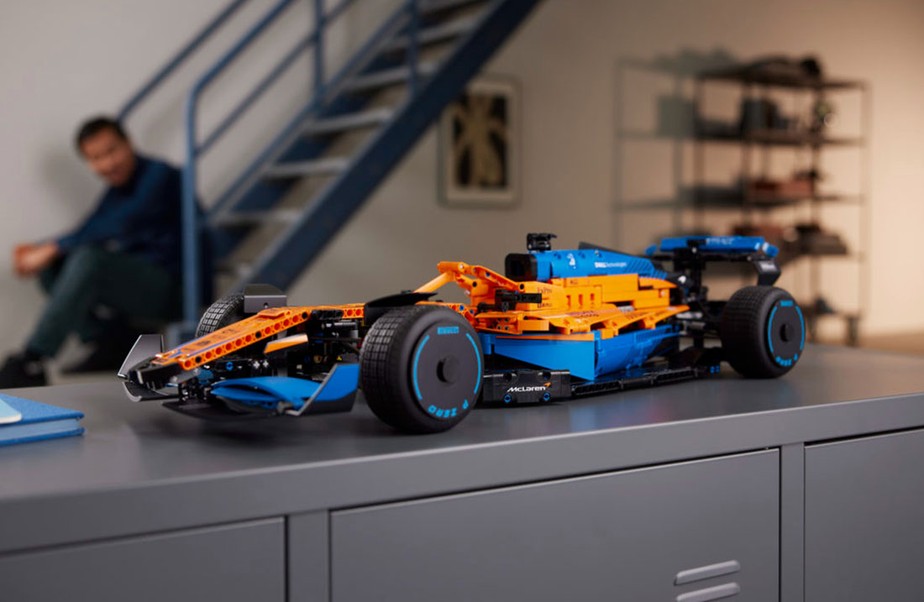 Carro de Fórmula 1 da McLaren feito com Lego