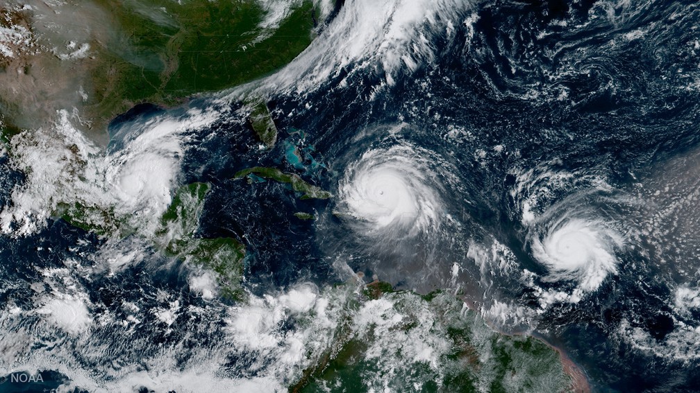 Imagem de satélite mostra o furacão Irma, o furacão Jose (direita) e o furacão Katia (esquerda) no Oceano Atlântico  (Foto: NOAA/Handout via Reuters )