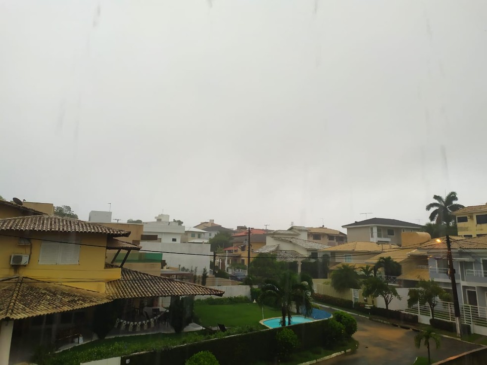 Chuva forte também atinge Lauro de Freitas, na região metropolitana de Salvador — Foto: Arquivo Pessoal